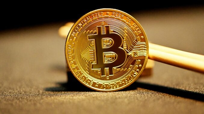 Bitcoin Late Longs Wiped Out In Price Dip, While Long-Term bitcoin