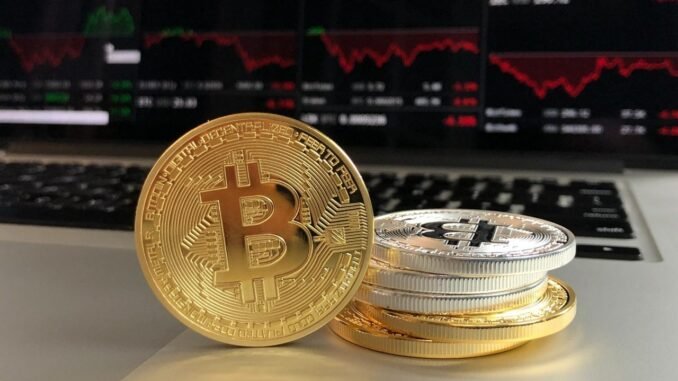 Bitcoin Over Country? Peter Schiff Thinks Trump’s Priorities Are Off Bitcoin