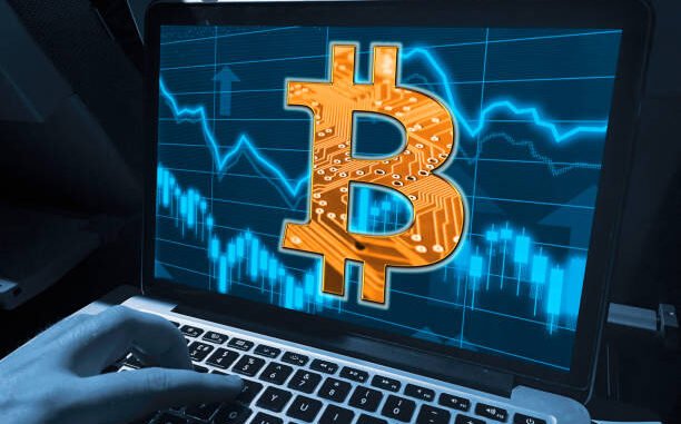 Bitcoin Trapped Below Key SMAs As Bears Hibernate At $105,148 Bitcoin