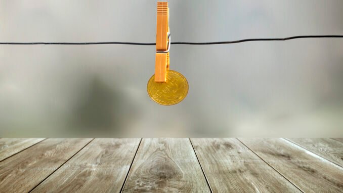 Behind Bitcoin’s Fall To $115,000: 40,000 BTC Flood Centralized Exchanges Bitcoin