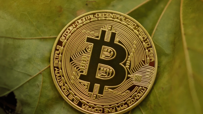 Bitcoin vola a $93k ed Ethereum a $3k: Svelato il Bitcoin vola a $93k ed Ethereum a $3k: Svelato il motivo del "Pump" coordinato