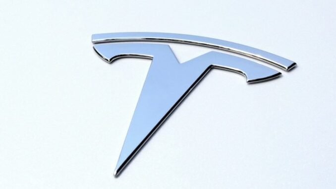 Tesla shares climb despite 16% drop in Q4 deliveries Tesla shares climb despite 16% drop in Q4 deliveries