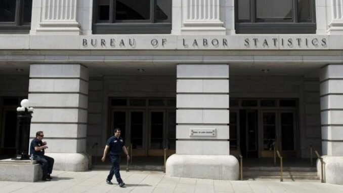 US jobless claims drop to 198K, beating 215K forecast as labor market holds steady