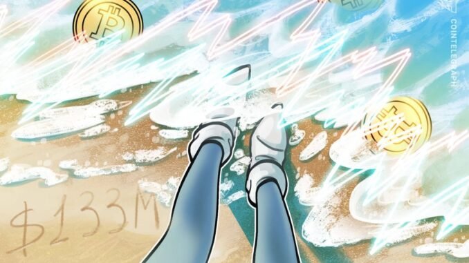 Bitcoin ETFs Extend Losses as Solana Funds Keep Ground Bitcoin ETFs Extend Losses as Solana Funds Keep Ground