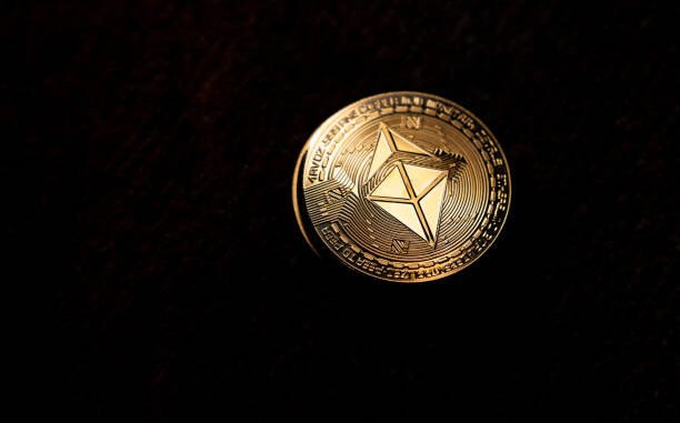 Ethereum SuperTrend Reversal: Why The ETH Price Could Crash To XRP
