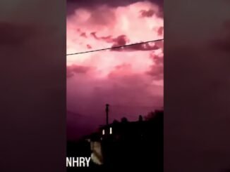 ليس كل الظلام مخيف بعضه مليء بالجمال⚡🌙 #bitcoin #crypto #news #اكسبلور