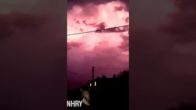 ليس كل الظلام مخيف بعضه مليء بالجمال⚡🌙 #bitcoin #crypto #news #اكسبلور